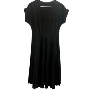 Women's Black Pleated Short Sleeve Dress‎ Size Medium